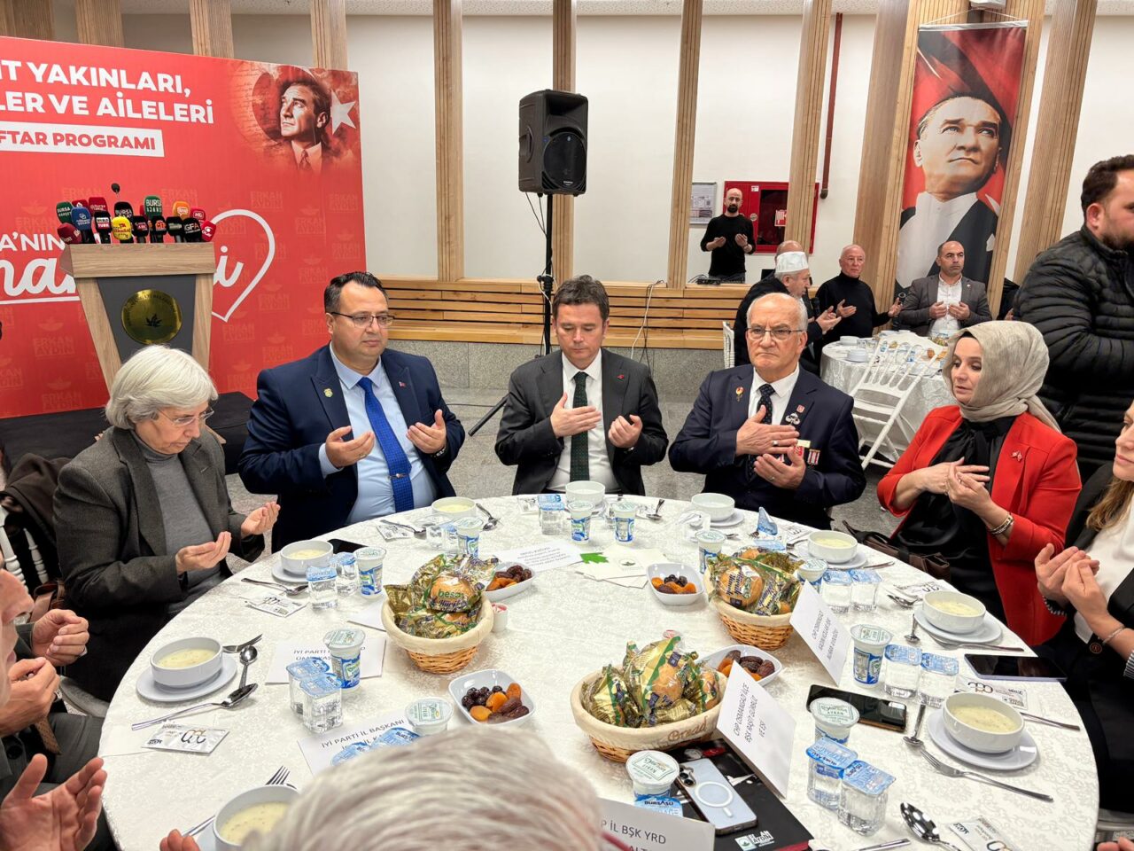 Osmangazi’de anlamlı buluşma; Şehit aileleri ve gaziler aynı sofrada Osmangazi’de anlamlı buluşma; Şehit aileleri ve gaziler aynı sofrada