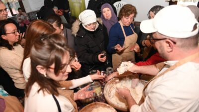 Bursa’daki bu atölyeye yoğun ilgi! Doğal ekmek yapıyorlar…
