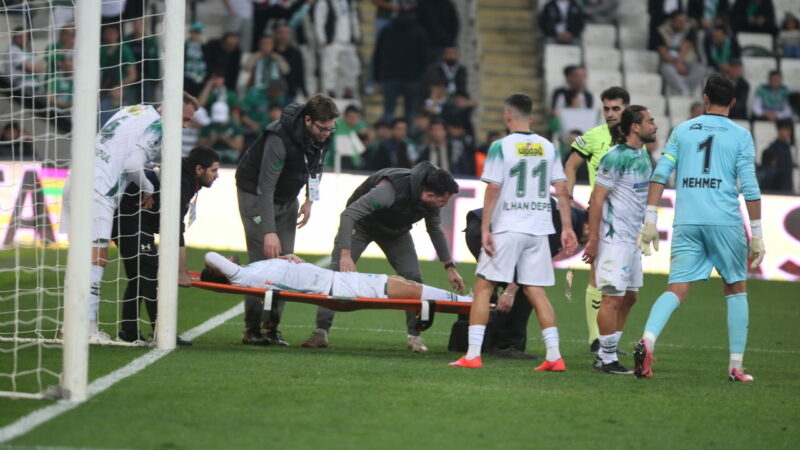 Bursaspor’dan Muhammed Demir açıklaması Yeşil beyazlı kulüp, tecrübeli oyuncunun dış menisküs ameliyatı geçirdiğini açıkladı...