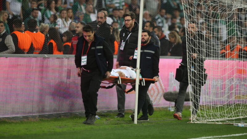 Bursaspor’dan Muhammet Demir açıklaması! Bursaspor Kulübü, Kırklarelispor maçında sakatlanan kaptan Muhammet Demir ve Hakkı