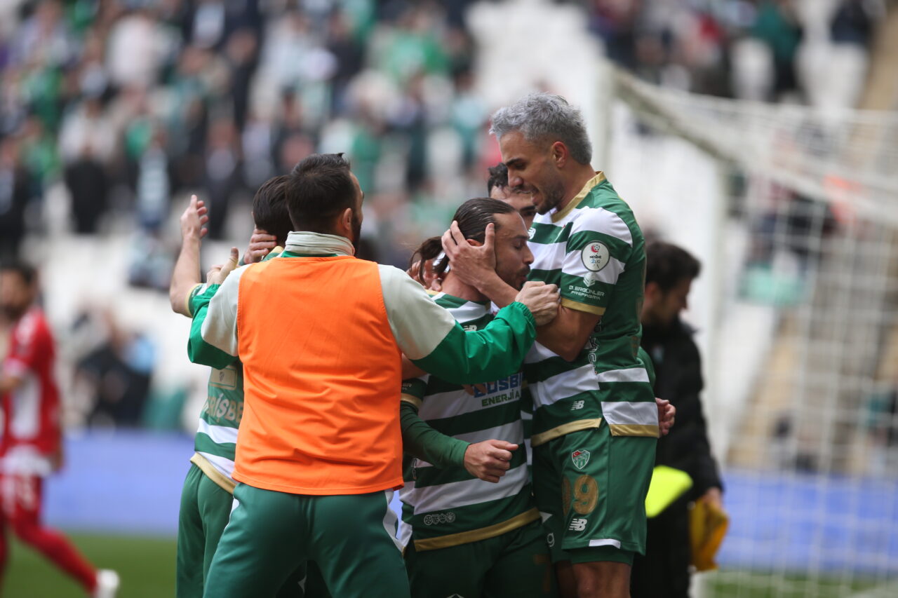 Lider Bursaspor’dan Aksaray’a gol yağmuru