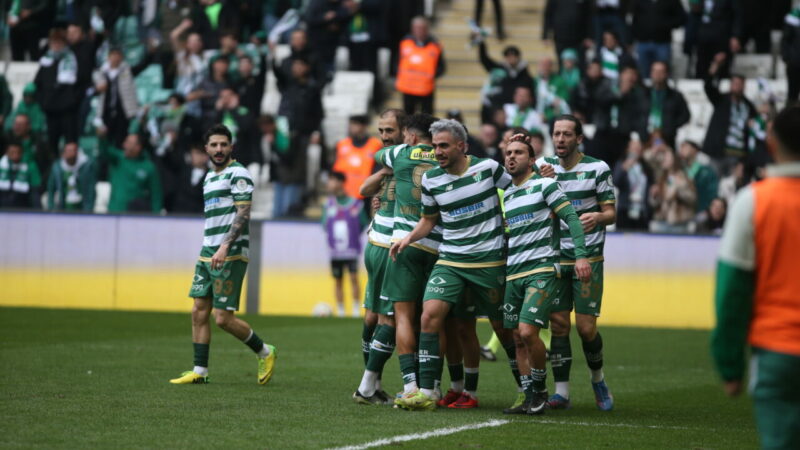 Bursaspor maçından dikkat çeken notlar! Kariyer rekoru geldi 68 Aksarayspor'u 6-0 gibi farklı bir skorla geçen lider Bursaspor'un