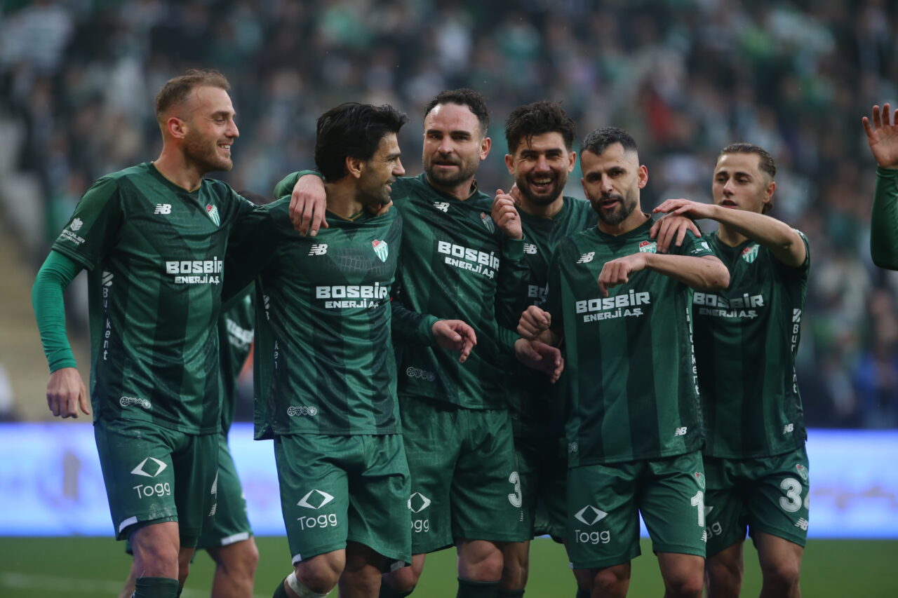 Bursaspor gol olup yağdı, zirveyi sağlama aldı!