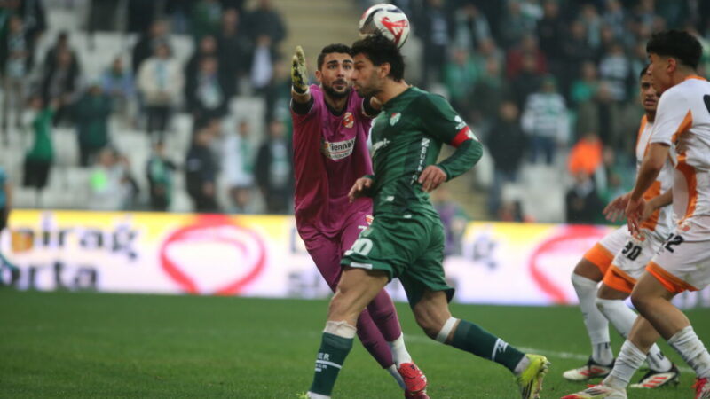 Bursaspor’un 6-0’lık maçından dikkat çeken notlar! Taraftarının önünde Adanaspor'a ligin ilk yarısındaki tarifeyi uygulayan Bursaspor'un gol