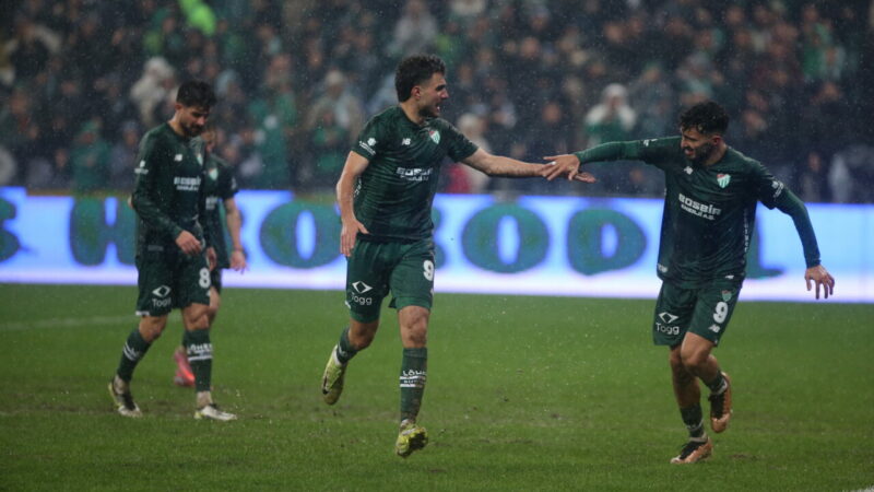 Son 3 maçını kazanan lider Bursaspor bugün Isparta’da da galibiyet