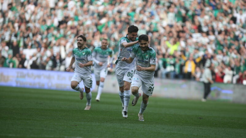Bursaspor gol oldu yağdı! İşte maçtan öne çıkanlar Bursaspor, TFF 2. Lig’in 24. haftasında konuk ettiği Kırklarelispor'u 4-0