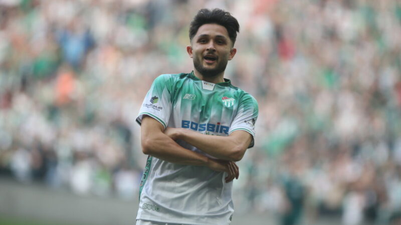 Bursaspor’dan üç oyuncuyla ilgili açıklama Yeşil beyazlı kulüp, sakatlıkları bulunan Ertuğrul İdris Furat, Salih Kavrazlı
