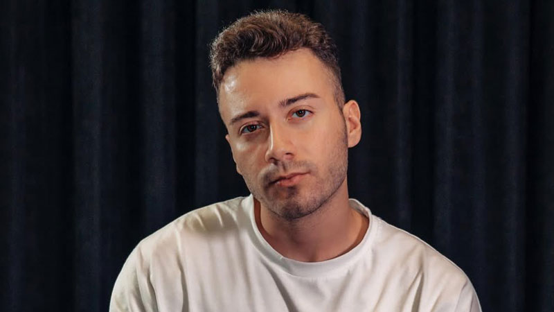 Enes Batur gözaltına alındı