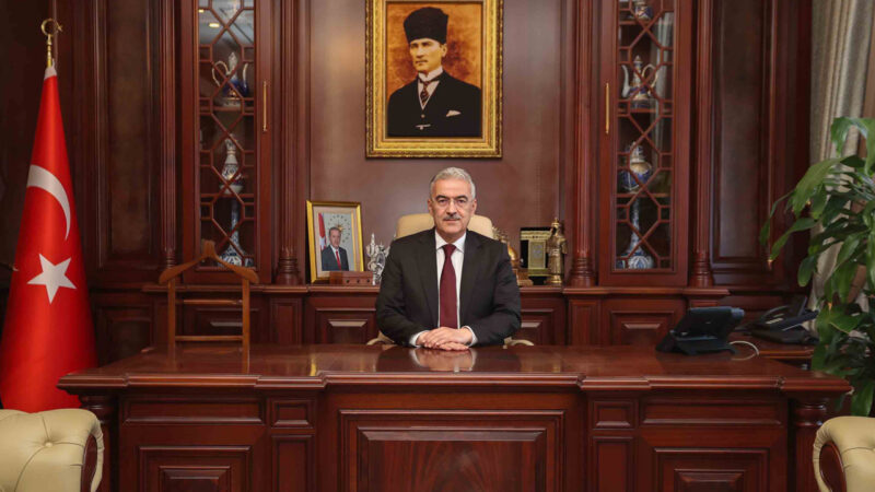 Bursa Valisi Ayyıldız’dan bayram mesajı Bursa Valisi Erol Ayyıldız, Kurban Bayramı nedeniyle kutlama mesajı yayınladı.