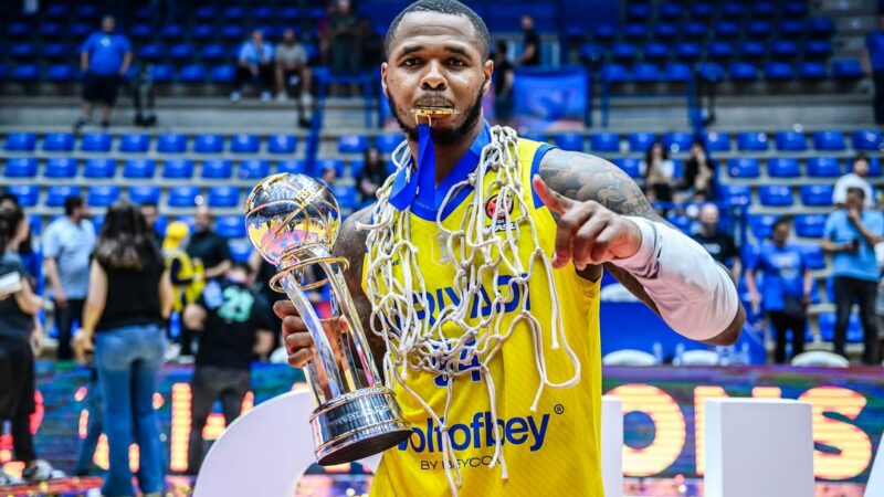 Bursaspor’dan potaya çifte transfer Bursaspor Basketbol, 29 yaşındaki oyun kurucu Mike Smith ve 31