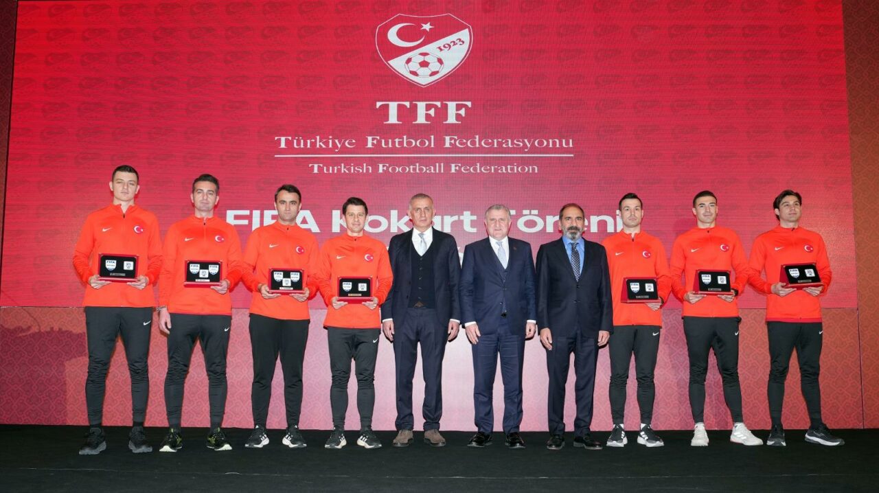 Bursa’nın gururu Cihan Aydın FIFA kokartını resmen taktı