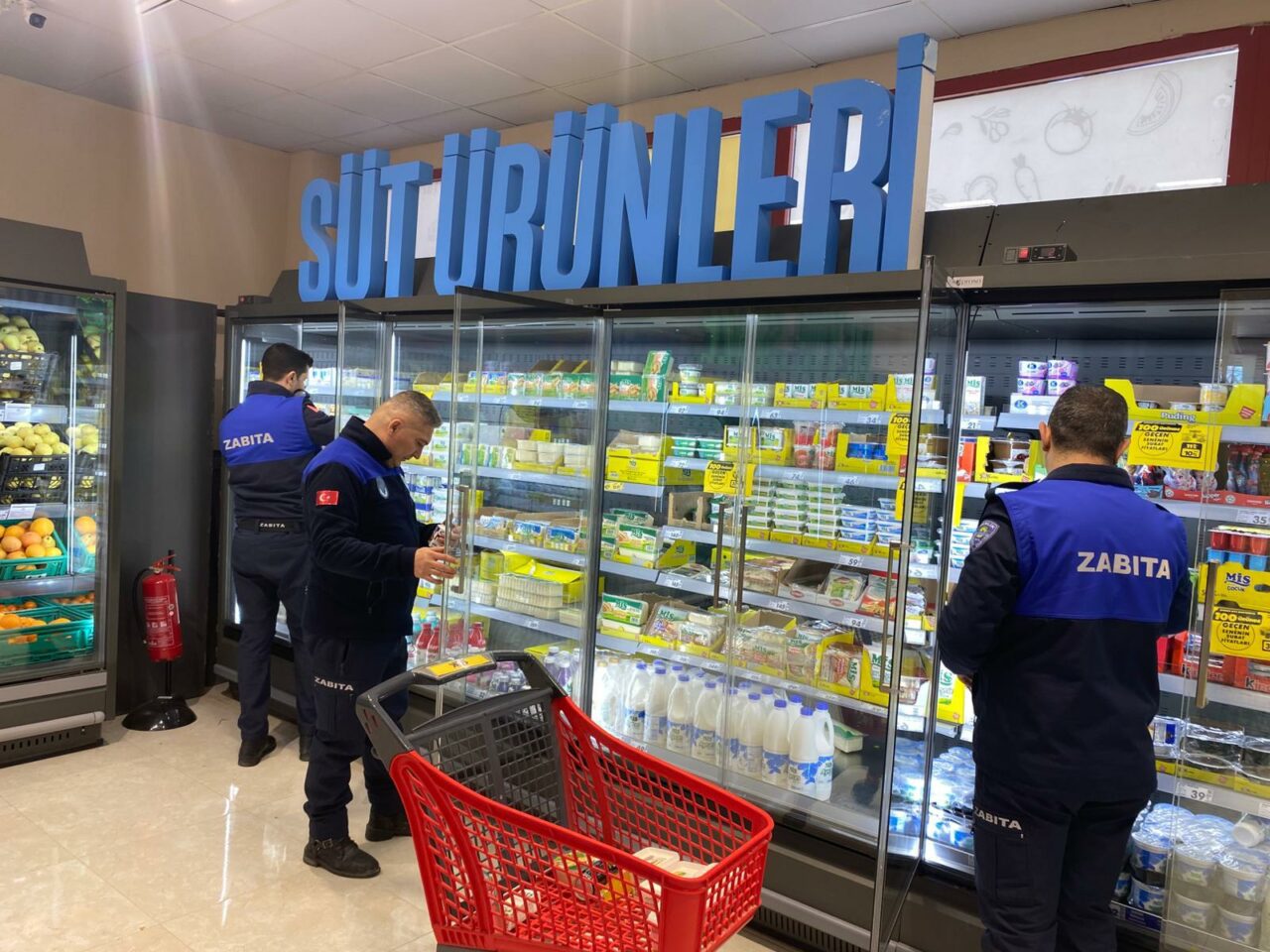 Gemlik’teki zincir marketlere kapsamlı denetim