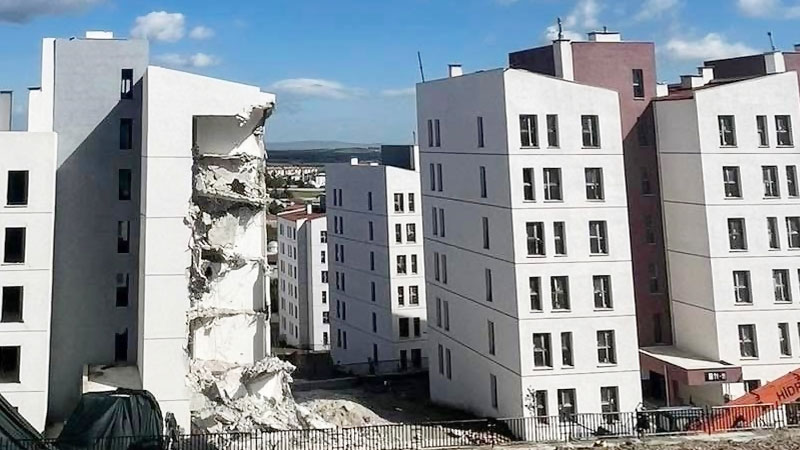 Bursa’ya Mimarlar Odası Başkanı Şimşek’ten TOKİ uyarısı! Bursa’ya Mimarlar Odası Başkanı Şimşek’ten TOKİ uyarısı!