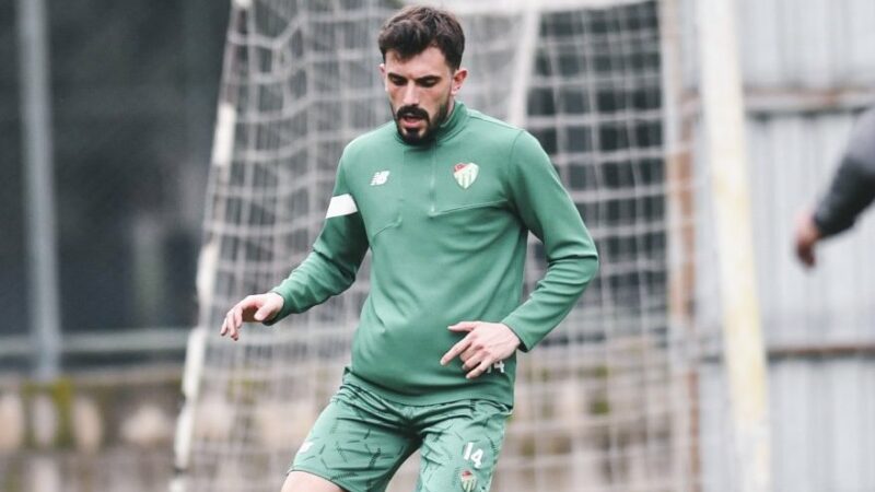Bursaspor’un kulüp bulmasını istediği futbolcuya komşu talip oldu! Bursaspor’dan ayrılacak Hakkı Türker’e, 52 Orduspor’un ardından Sakaryaspor da talip