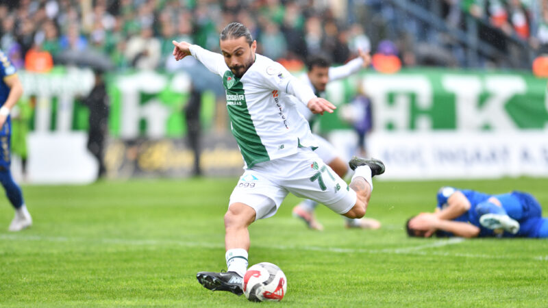 Bursasporlu Halil Akbunar: ‘Kupayı Bursa’ya getireceğiz’ Halil Akbunar, “Taraftarımız bu desteği bizden esirgemesin. Maç 1-1 olur,
