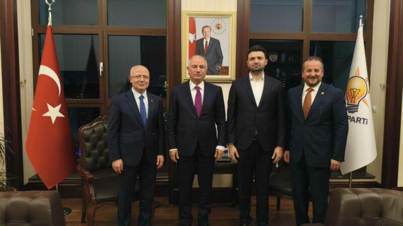 Bursaspor Başkanı Çelik’ten AK Parti Genel Başkan Vekili Efkan Ala’ya ziyaret Bursaspor Başkanı Enes Çelik, AK Parti Bursa Milletvekili Refik Özen