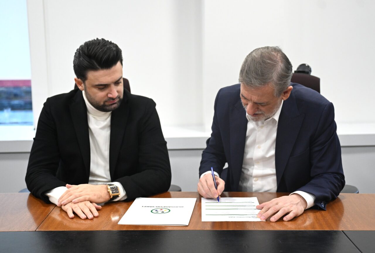 Bursaspor paylaştı; BTSO Başkanı Burkay da imzayı attı…
