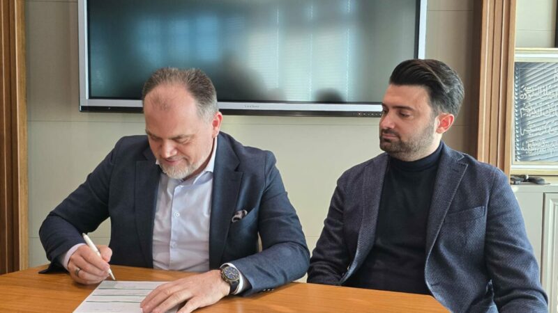Bursaspor duyurdu: ”Camiamıza hayırlı olsun” Bursaspor, kulüp vakfına Önder Matlı'nın katıldığını duyurdu.