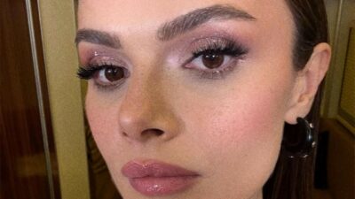 Sinem Ünsal pozlarıyla takipçilerini mest etti!