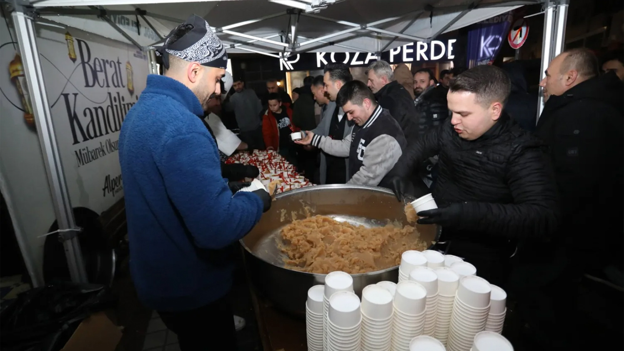 İnegöl Belediyesi’nin kandil geleneği Lazlar Camii’nde devam etti