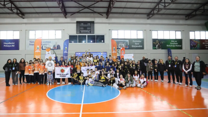 İnegöl Belediyesi’nin düzenlediği Okullar Arası Spor Festivali kapsamında Spor Tırmanış