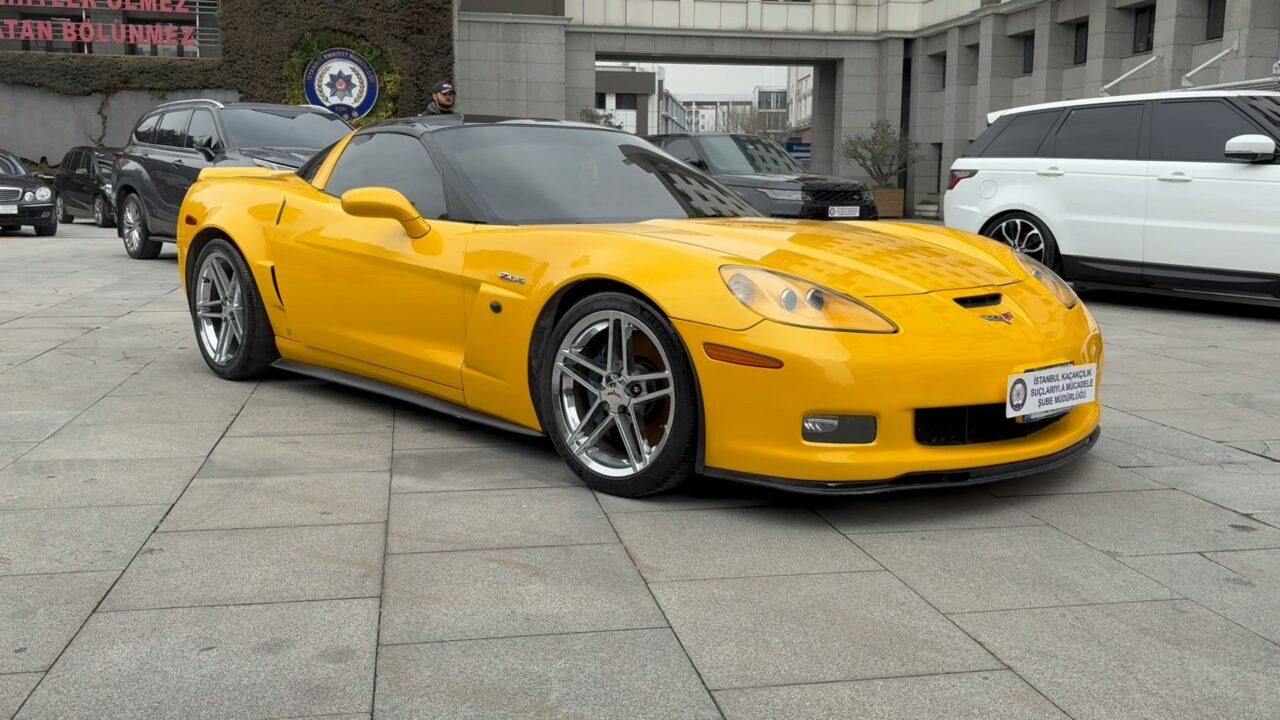 Kaçakçılara operasyon: 11 lüks araca el konuldu