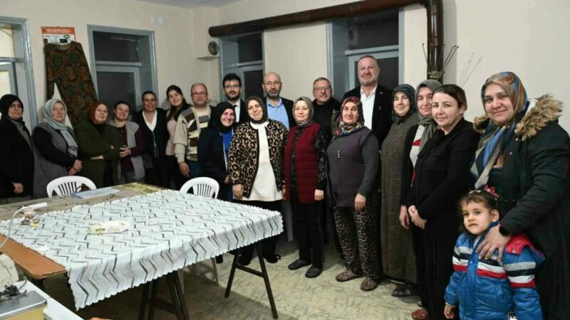 Karacabey Belediyesi’nden kadınlara eğitim ve üretim desteği Kadınların mesleki gelişimini ve üretime katılımını desteklemek amacıyla hayata geçirilen