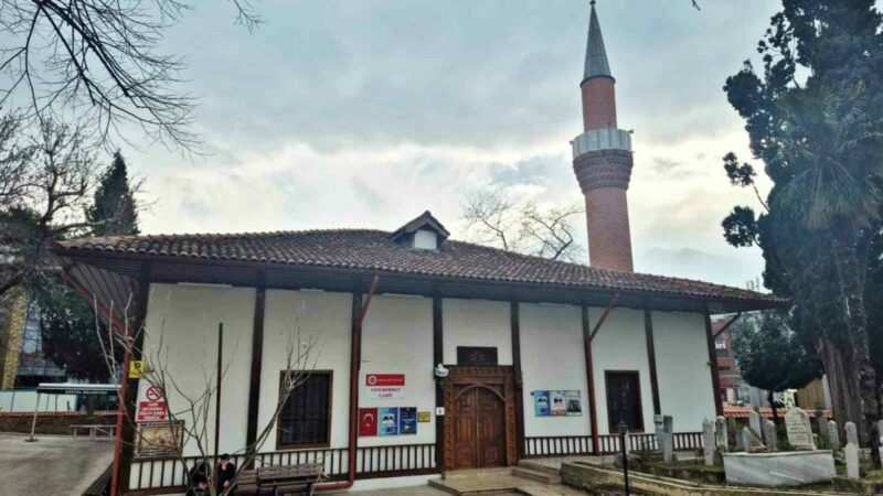 Kestel Vani Mehmet Camii’ne yakışan hizmet Kestel Belediyesi, ilçede vatandaşların ibadetlerini daha huzurlu ve konforlu bir