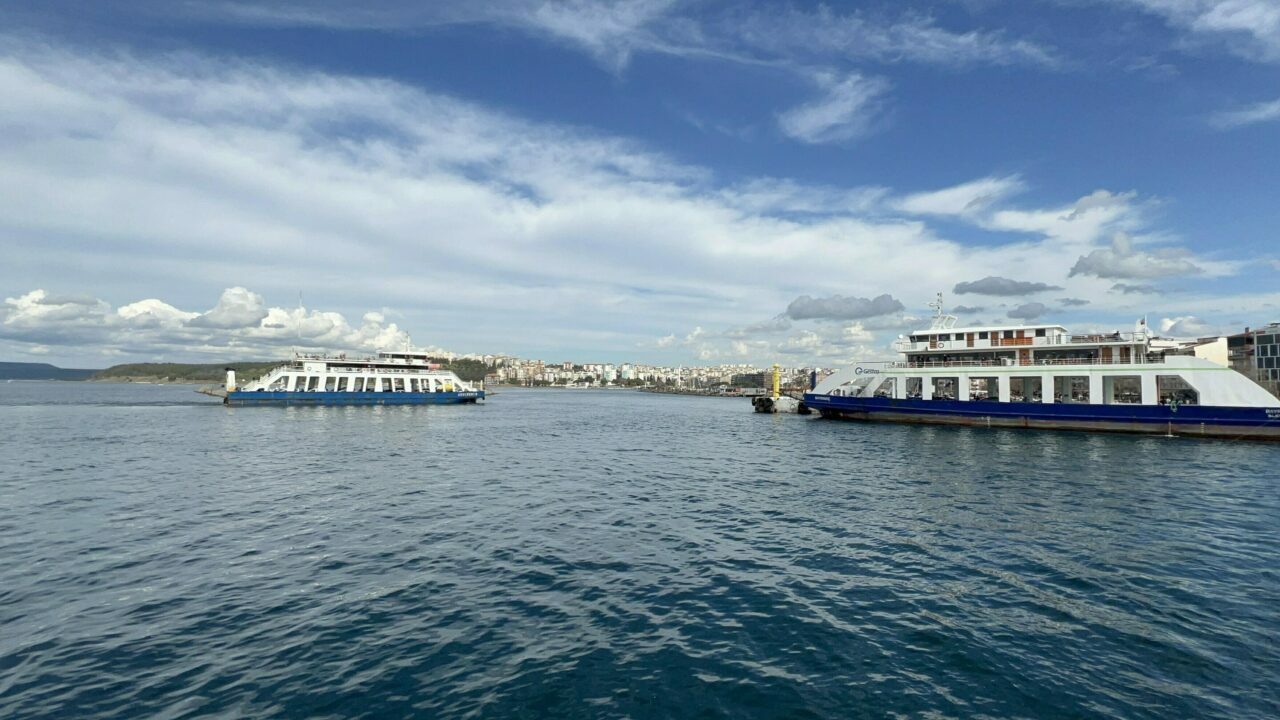 Kuzey Ege’de feribot seferlerine ‘fırtına’ engeli