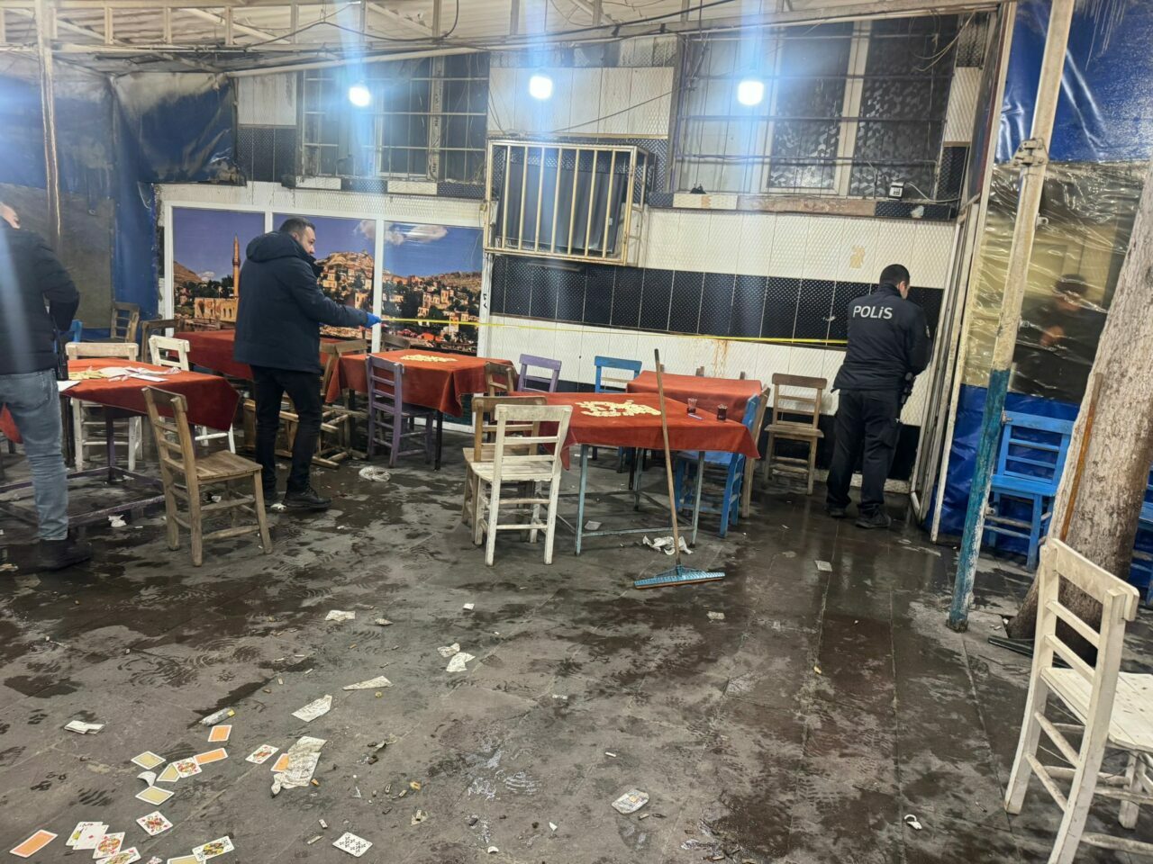 Neye uğradıklarını şaşırdılar! Kıraathanede oturan amca-yeğen…