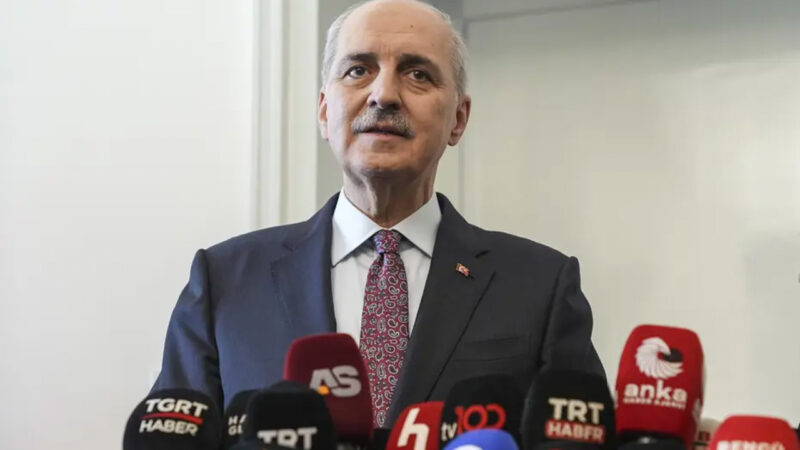 Kurtulmuş’tan MHP, CHP ve DEM’e ziyaret Meclis Başkanı Numan Kurtulmuş, Terörsüz Türkiye raporunun tamamlanmasının ardından siyasi