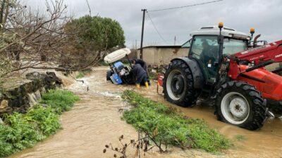 O ilimizi sağanak vurdu! Dereler taştı, tarım arazileri su altında