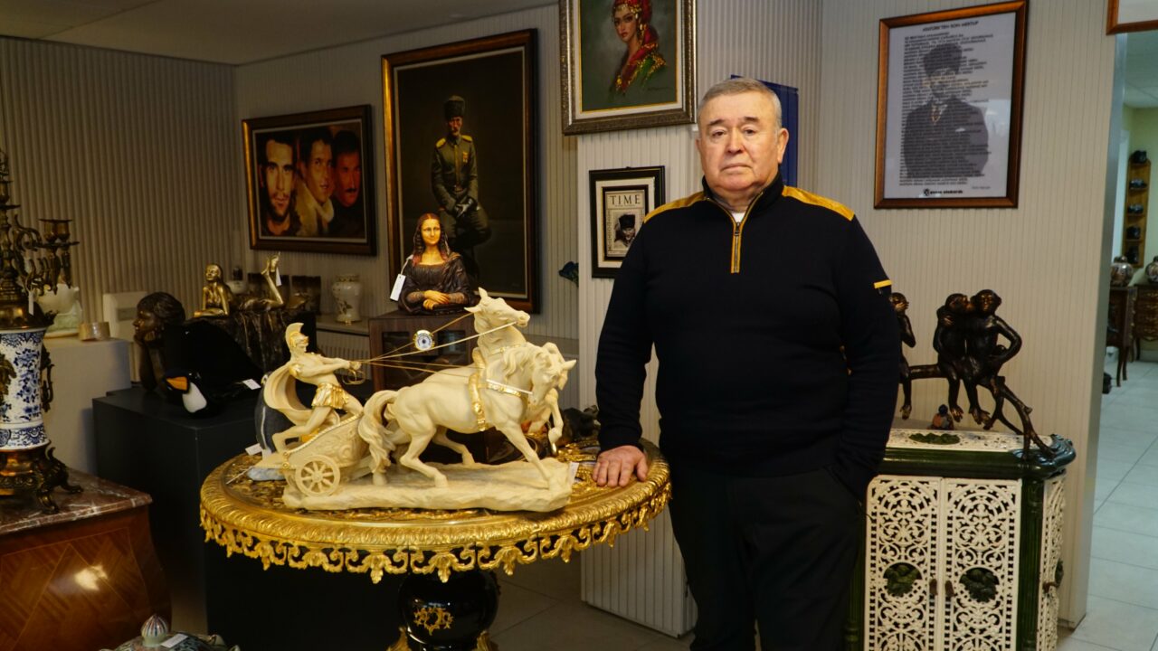 Bursalı iş adamı fabrika deposunu müzeye dönüştürdü! 5 bine yakın eseri siz de görebilirsiniz Bursalı iş adamı fabrika deposunu müzeye dönüştürdü! 5 bine yakın eseri siz de görebilirsiniz