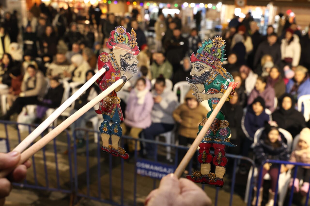 Bursa’da Hacivat ile Karagöz’e ilgi büyük Bursa’da Hacivat ile Karagöz’e ilgi büyük