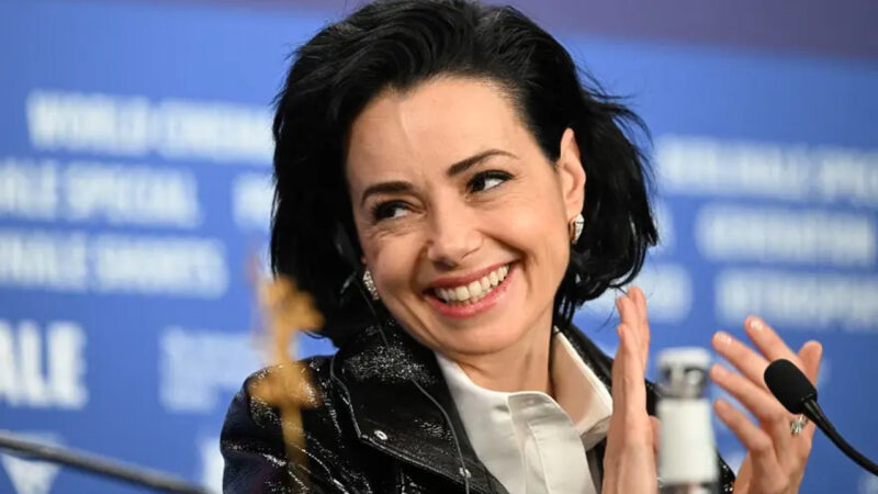 Özgü Namal’ın Türkiye yanıtı takdir topladı "Sarı Zarflar" filminin başrol oyuncusu Özgü Namal, Berlin'de festival kapsamında