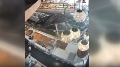 Direksiyon hakimiyetini kaybedince… Pastaneye girip çıktı