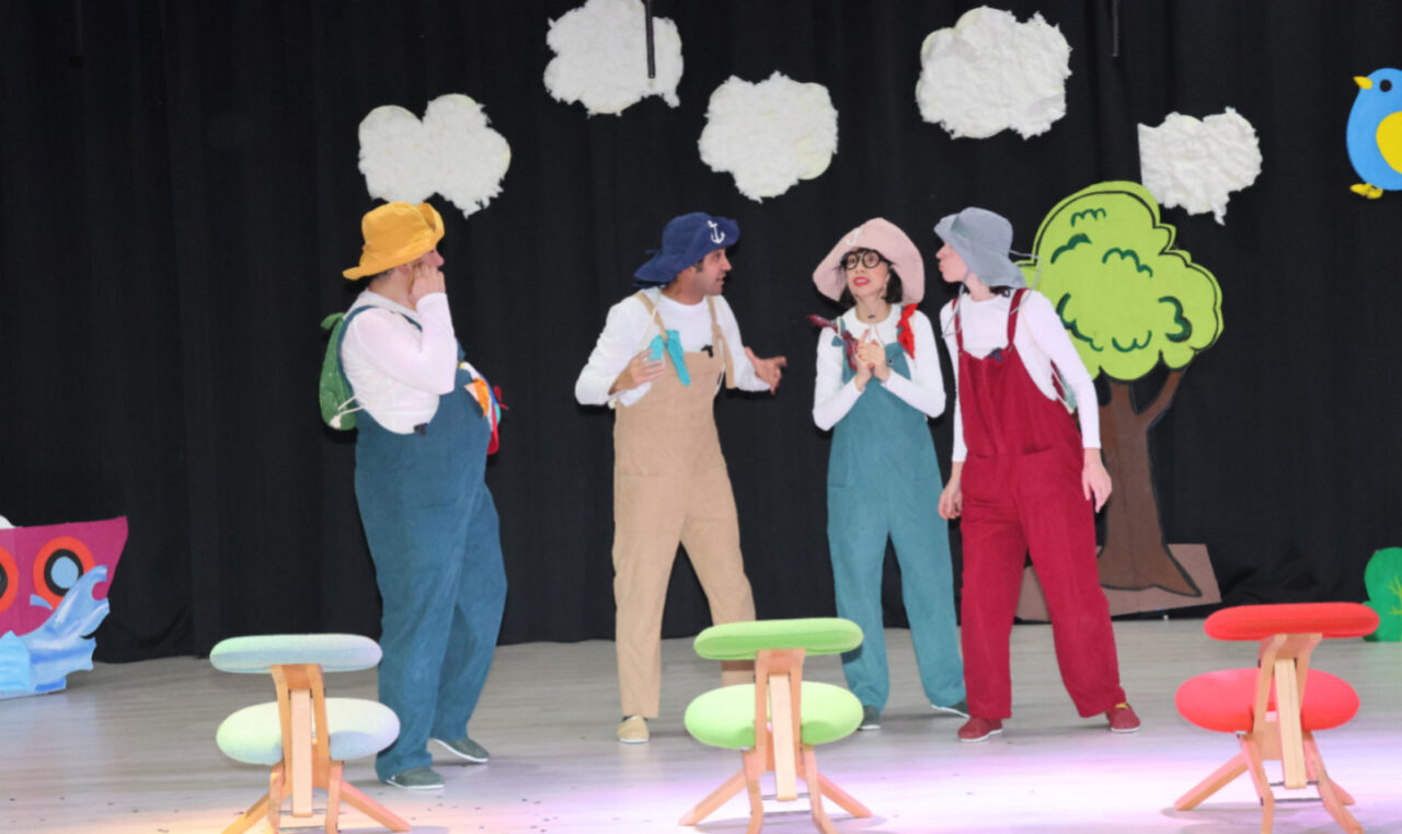 Küçük Şeyler ‘Bir Sesin Peşinde’ 14 Şubat’ta seyirciyle buluştu Küçük Şeyler ‘Bir Sesin Peşinde’ 14 Şubat’ta seyirciyle buluştu