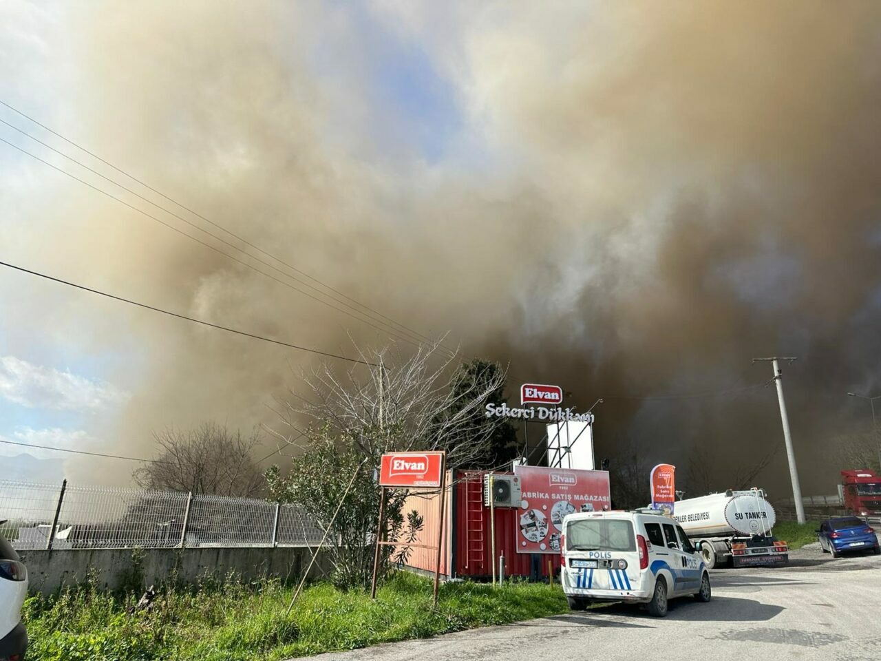 Şekerleme fabrikasında yangın