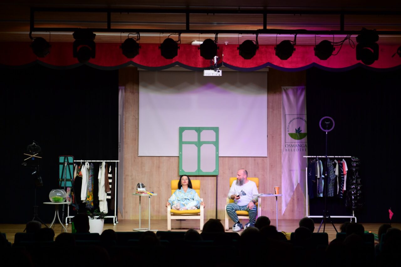 Bursa’da ‘Hangisi Gerçek’ kahkaha tufanı estirdi