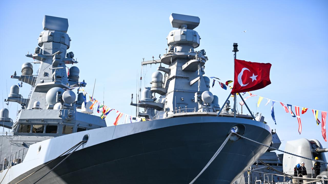 Türk donanması Hollanda basınını büyüledi Türk donanması Hollanda basınını büyüledi