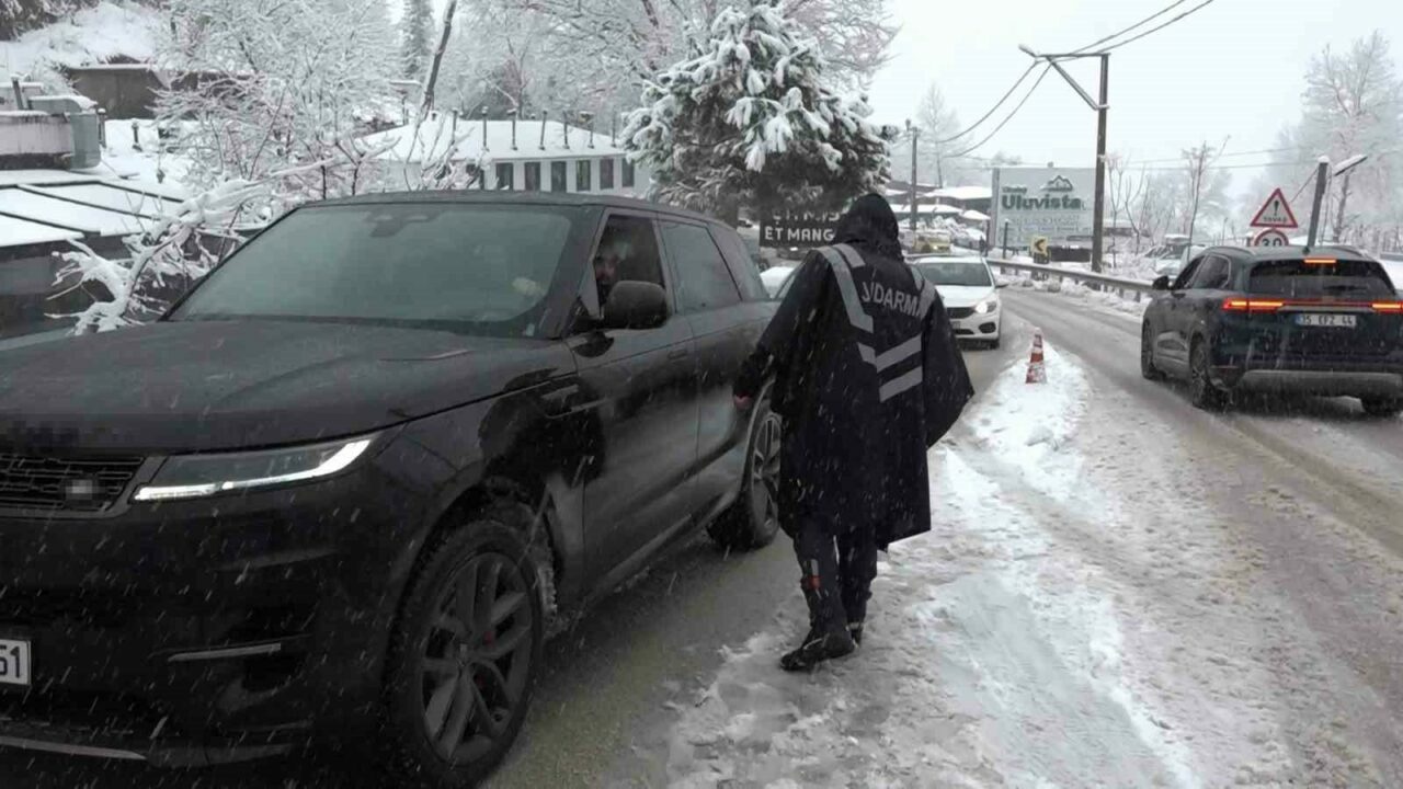 Uludağ yolunda sıkı denetim! Jandarma tek tek durdurdu