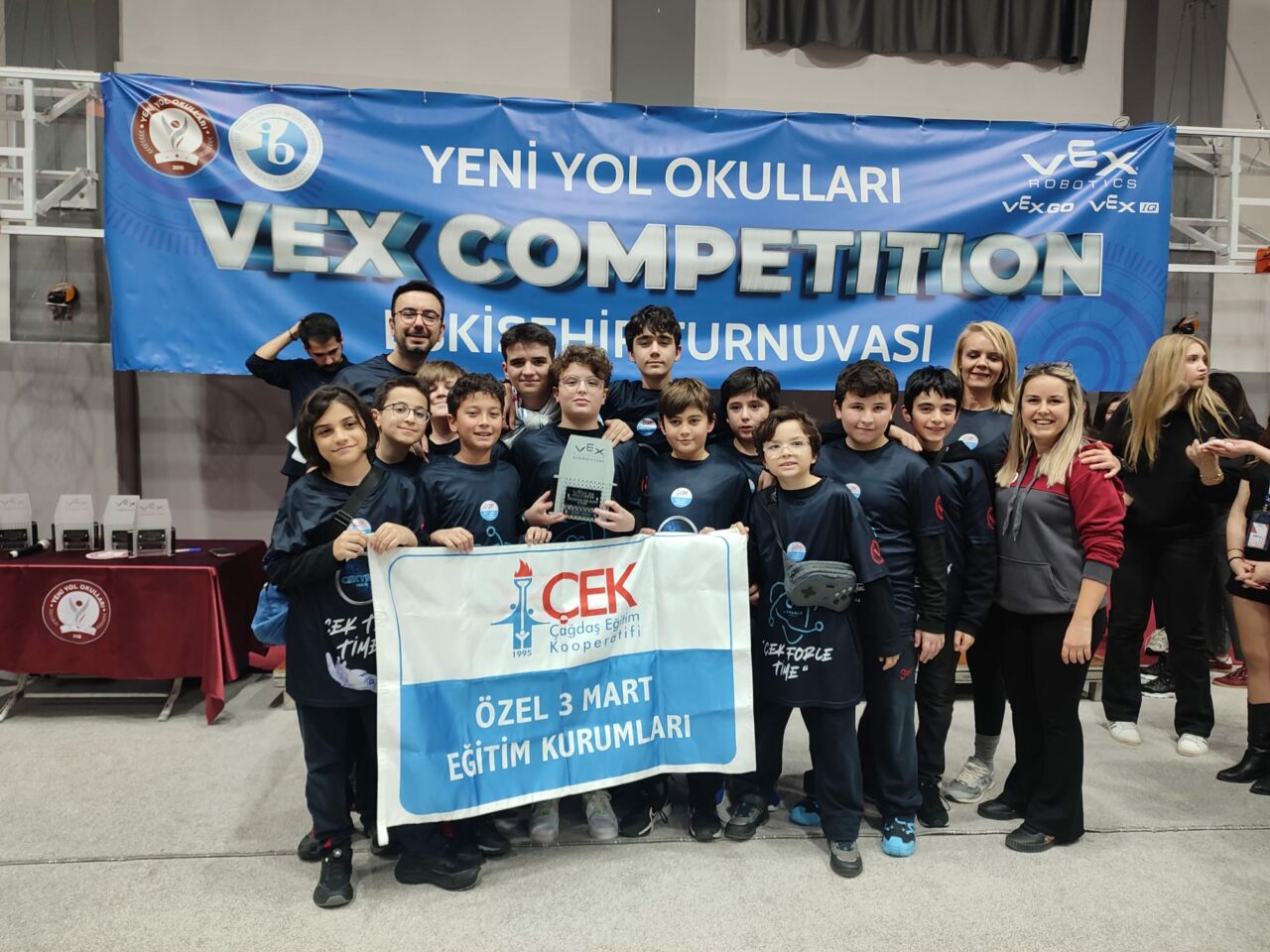 Bursa 3 Mart Azizoğlu Ortaokulu öğrencilerinden büyük başarı