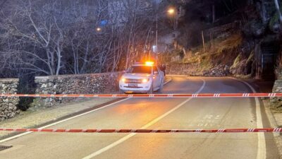 Bursa’nın merkezinde korkutan heyelan! Toprak kaydı, trafik kapandı…