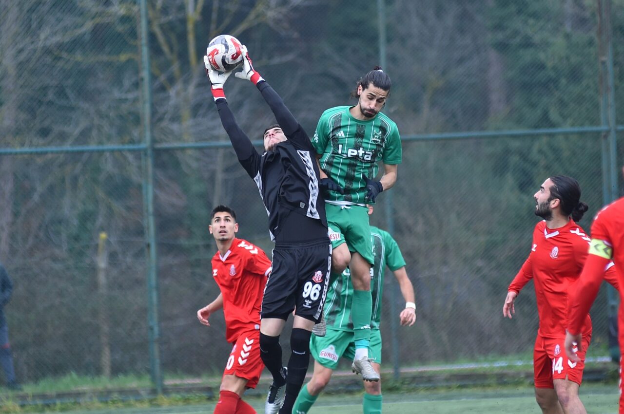 3.Lig’deki Bursa ekibinden 4 golle zirveye ambargo