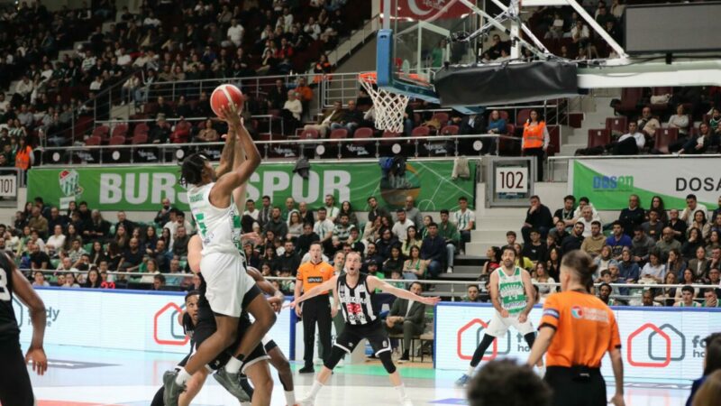 Bursaspor Basketbol’da kötü gidiş sürüyor! Türkiye Sigorta Basketbol Süper Ligi’nde alt sıralardan kurtulma mücadelesi veren