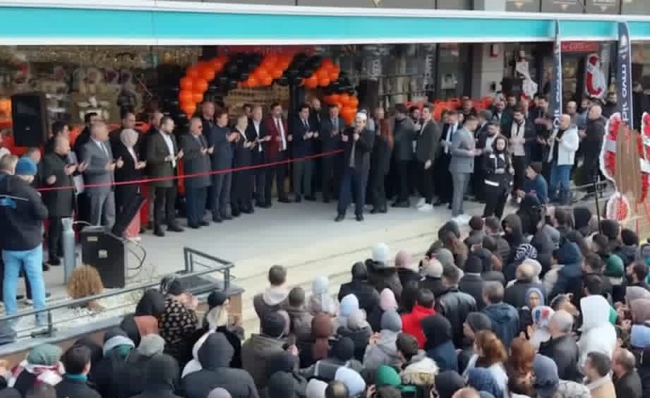 İnegöl’ün yeni cazibe merkezi Z-BİR AVM açıldı