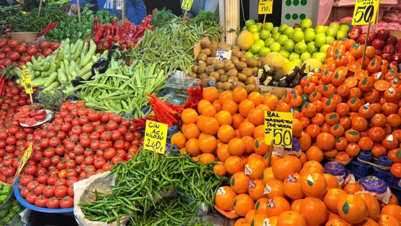 Bursa’nın ünlü Tuz Pazarı’nda Ramazan öncesi dikkat çeken fiyatlar?