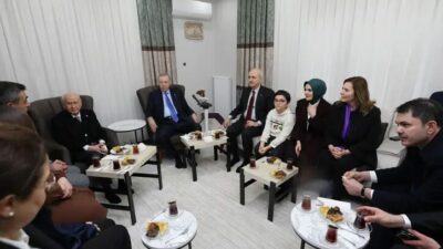 Cumhurbaşkanı Erdoğan ve Bahçeli’den depremzede aileye ziyaret