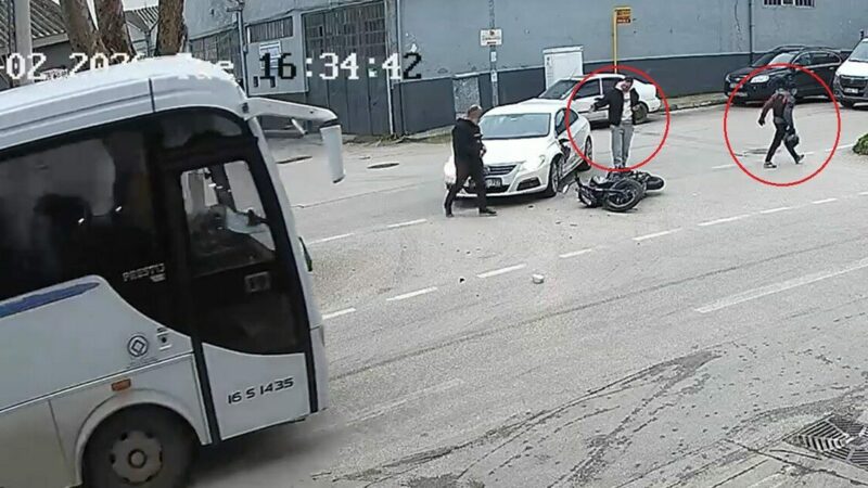 Yer: Bursa.. Kaza sonrası yardım etmek yerine… Yer: Bursa.. Kaza sonrası yardım etmek yerine…