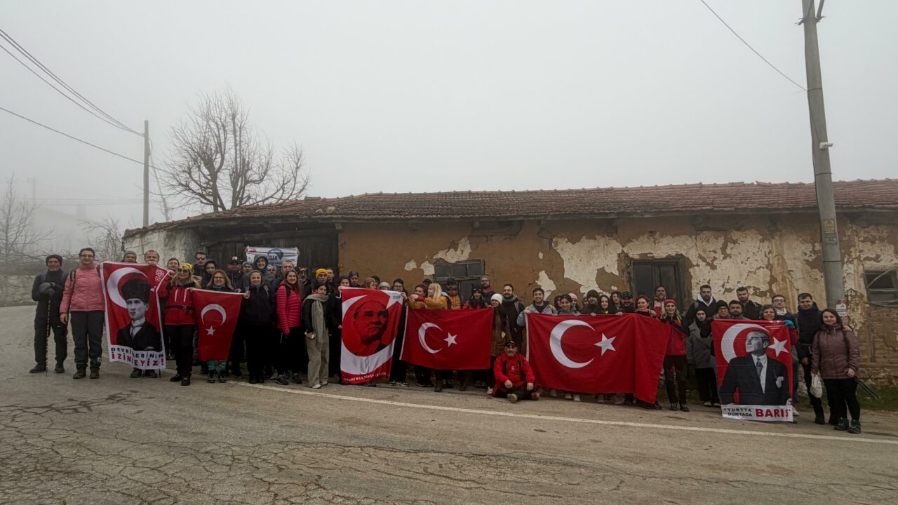 Bursa’da ’18 Mart Çanakkale Zaferi’ anısına doğa yürüyüşü